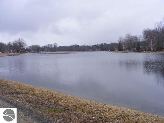 5th image of Maple Dr #59-61