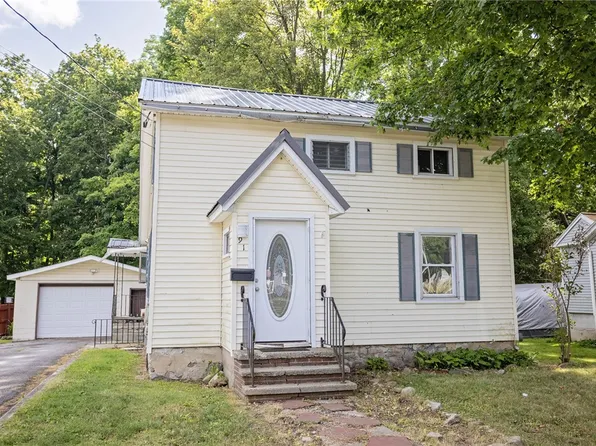 91 South St, Le Roy, NY 14482