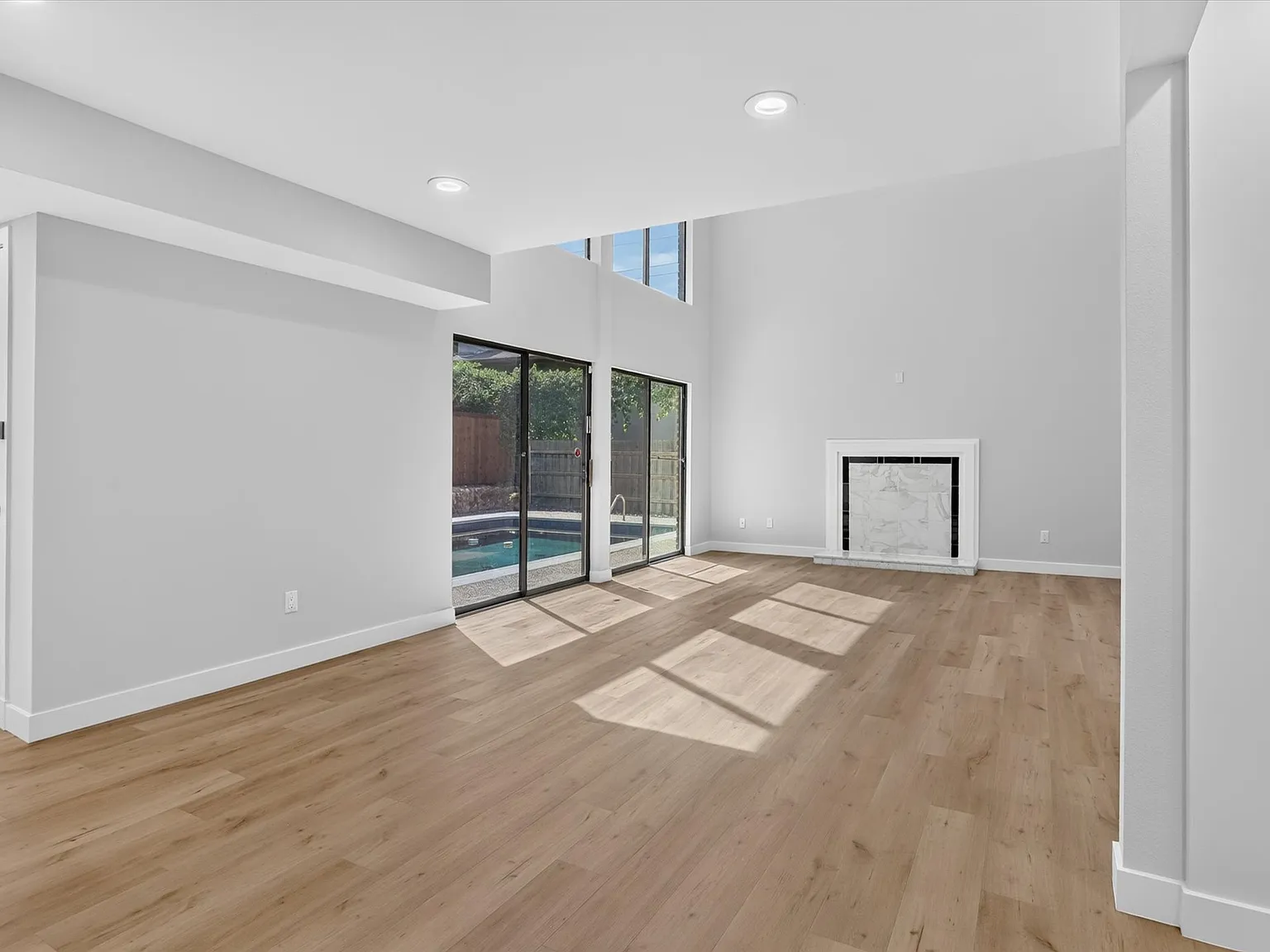 2 bed, 2.5 bath, 1800 sqft, $3,200 — Photo 2