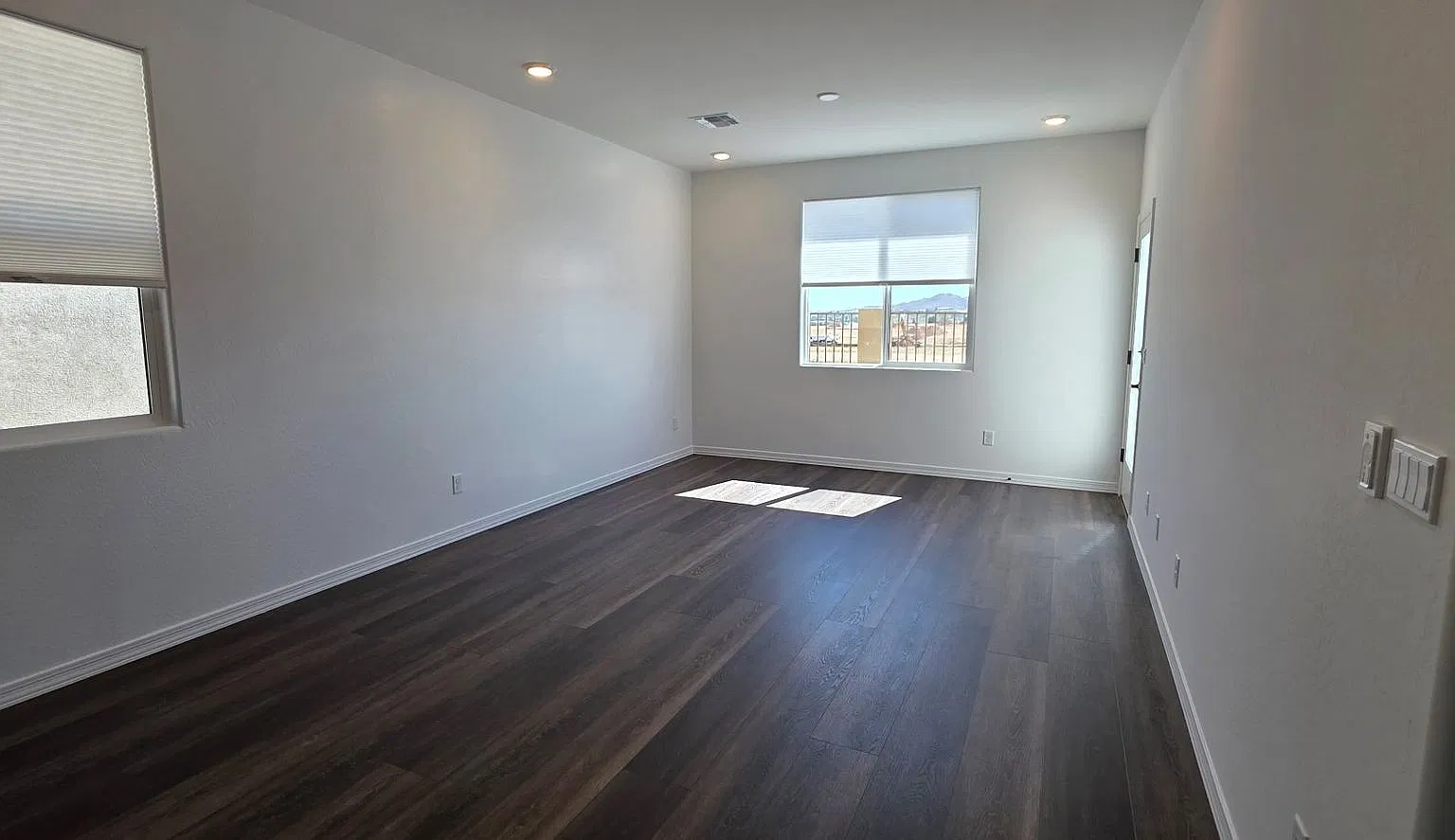 Spacious 3 Bedroom with Granite Dells View — Photo 2
