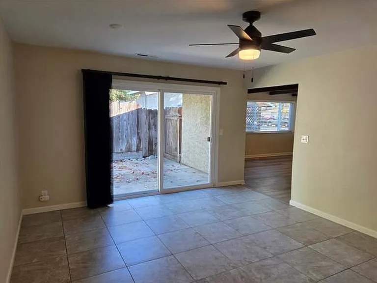 806 Alynn Way #B — Photo 7