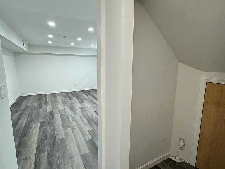51 Longdale St — Photo 32