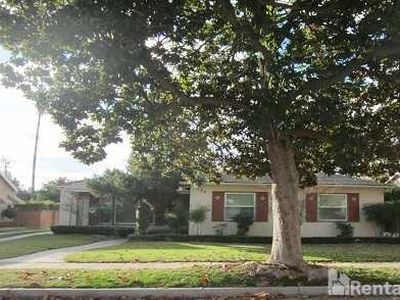 134 E Cambridge Ave, Fresno, CA, 93704