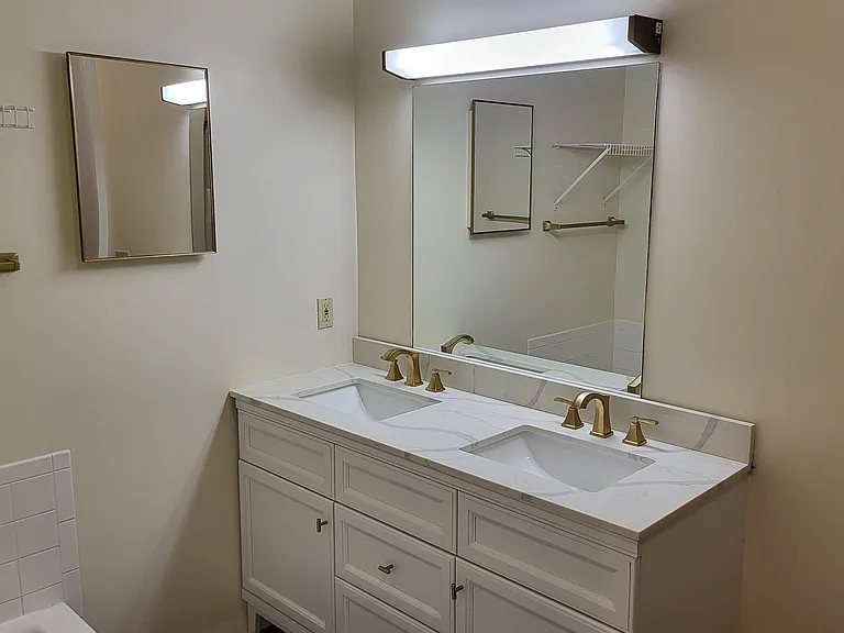 313 E Court St #A — Photo 9