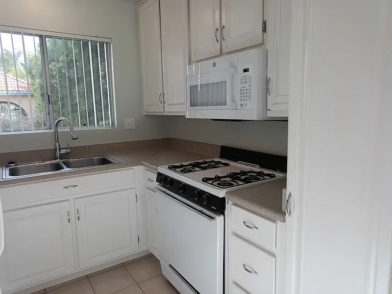 3654 42nd St — Photo 2