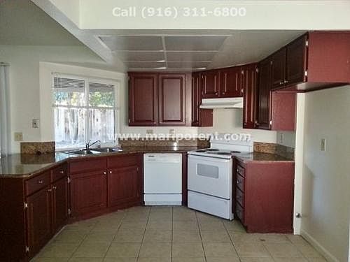 4th image of 928 Regatta Dr
