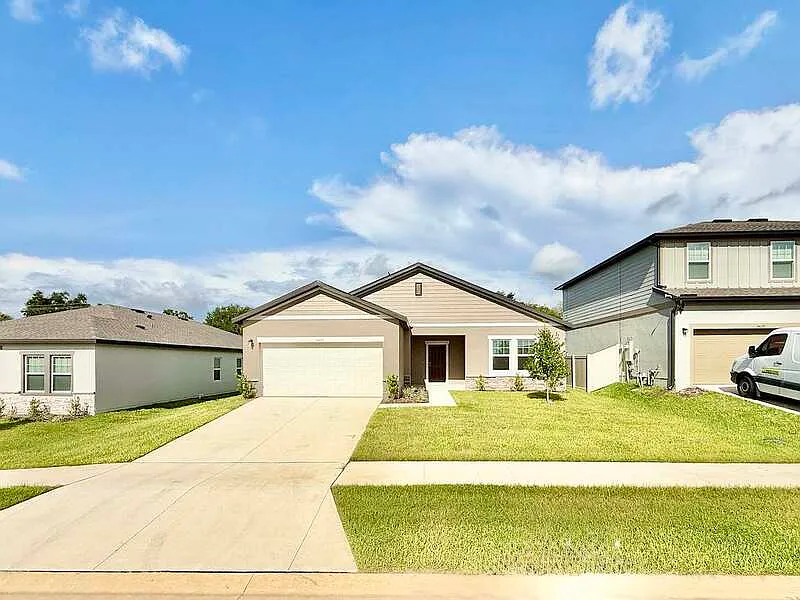 4 bed, 3.0 bath, 2164 sqft, $2,450 — Photo 3