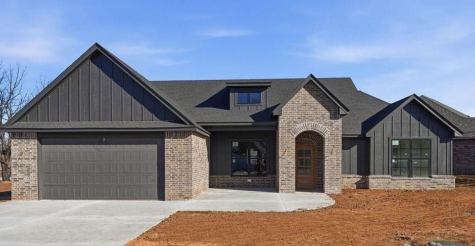 1st image of 905 S Rock Hollow Ct
