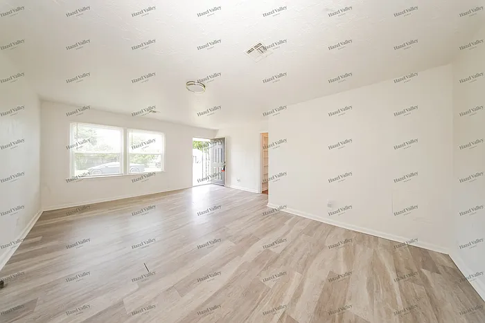 804 Proctor Pl — Photo 3