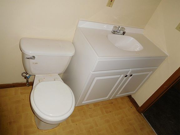 4th image of 660 King St APT 6