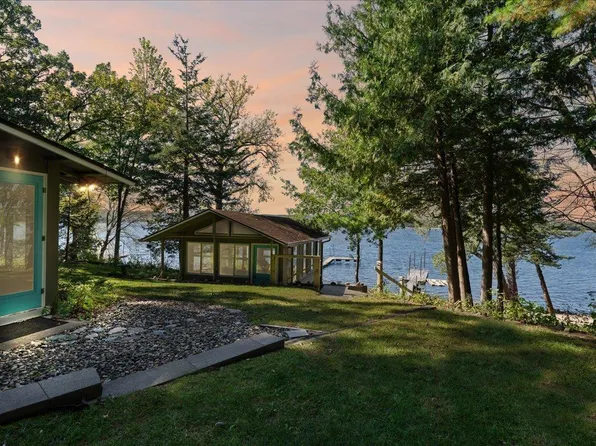 308 N Cove Rd, Hudson, WI 54016