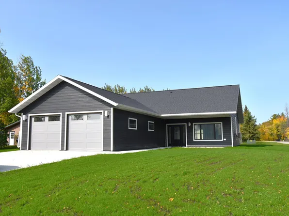 609 Lincoln St SE, Warroad, MN 56763