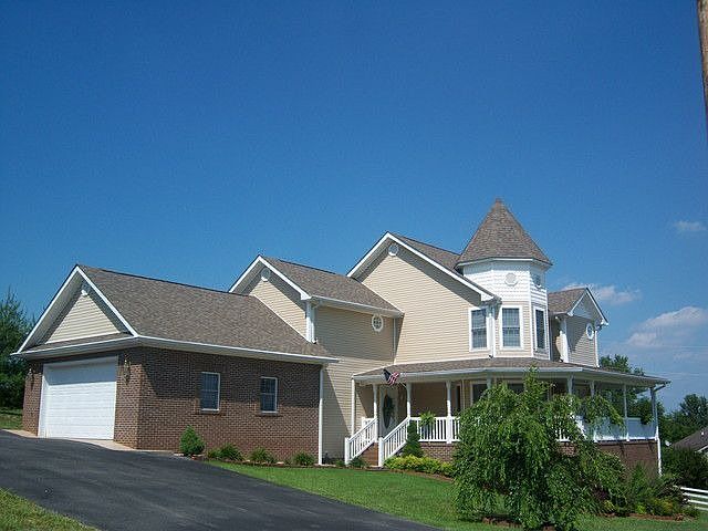 1st image of 102 Park Ln
