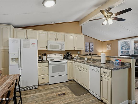 5th image of 3465 Lost Branch Rd