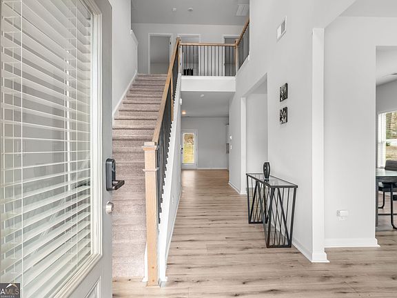 3rd image of 100 Petunia Ct