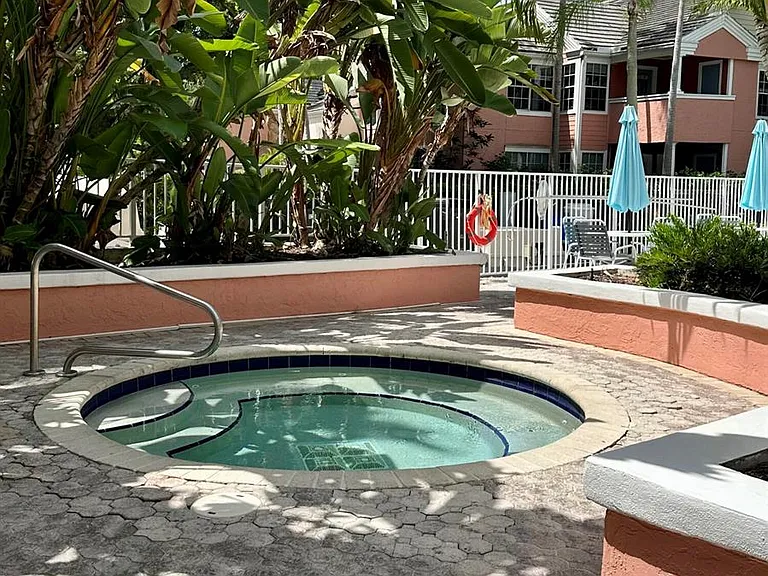 1050 Crystal Way #H — Photo 38