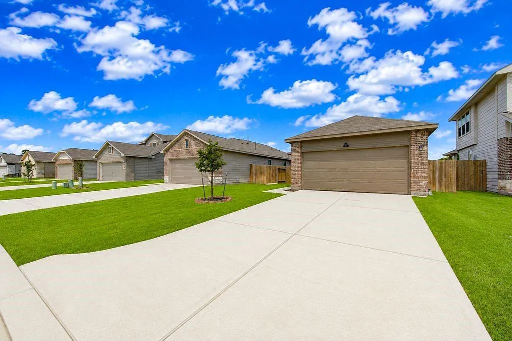 4 bed, 2.0 bath, 1552 sqft, $1,800 — Photo 3