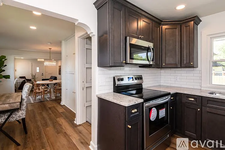 1015 Woodley Rd — Photo 15