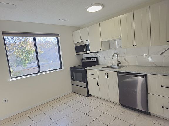 2nd image of 146 Springside Ave Unit C12