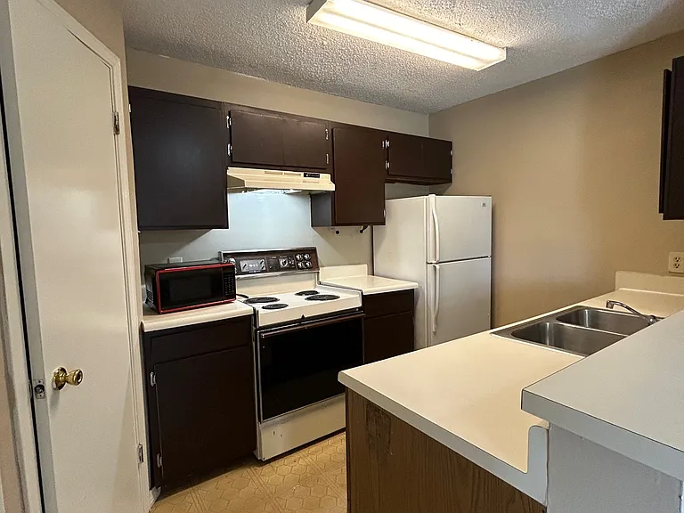 1466 Lake Calais Ct #B — Photo 3