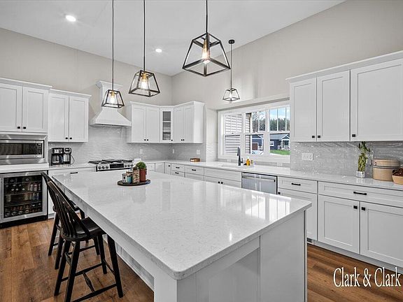 3rd image of 12820 Den Houter Valley Dr SE