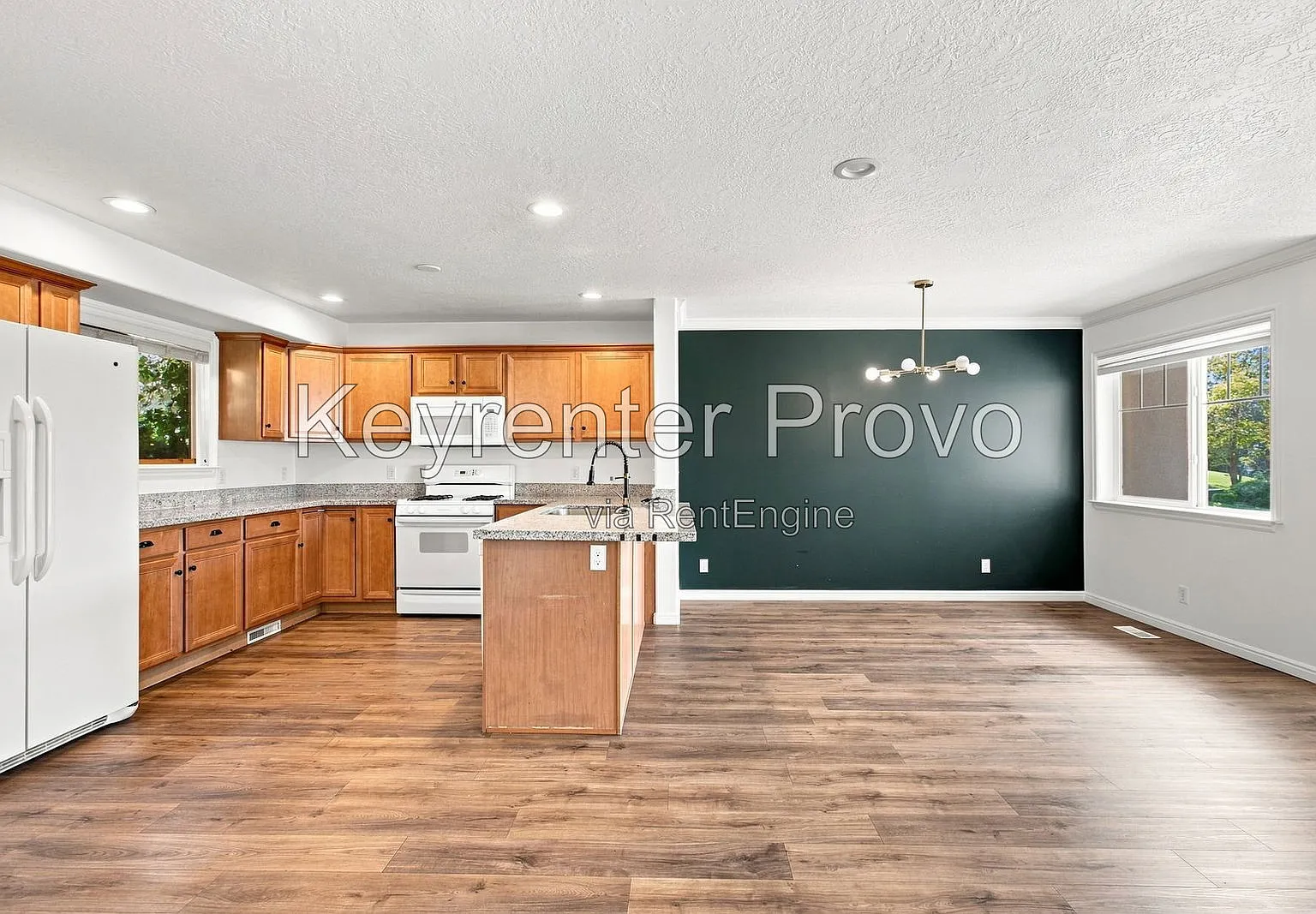 3 bed, 2.5 bath, 1840 sqft, $2,100 — Photo 1