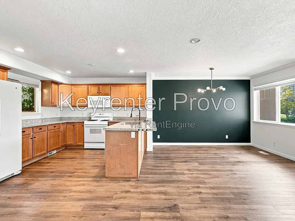 1285 Alpine Way