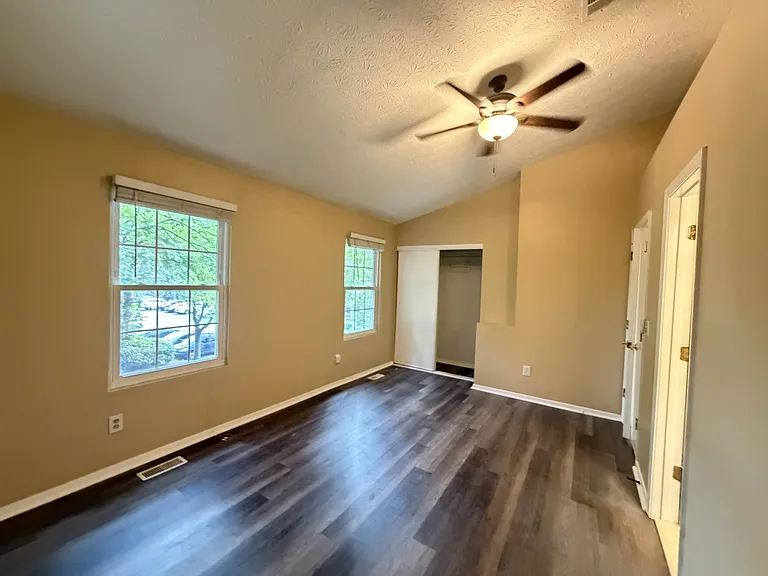 208 Wedgewood Way — Photo 35
