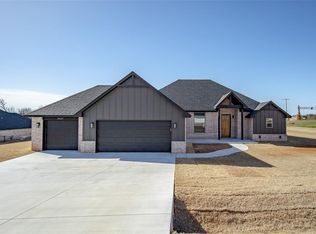 2443 Canyon Cir, Blanchard, OK 73010