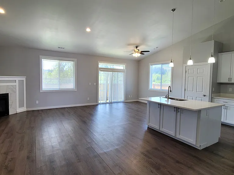 322 W Jadon Dr — Photo 4