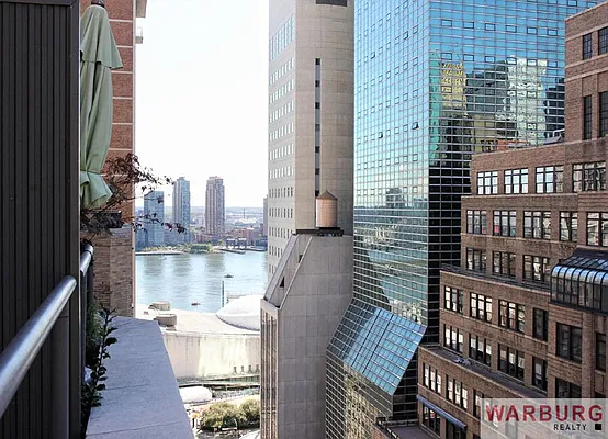 Sold by Warburg | media 23