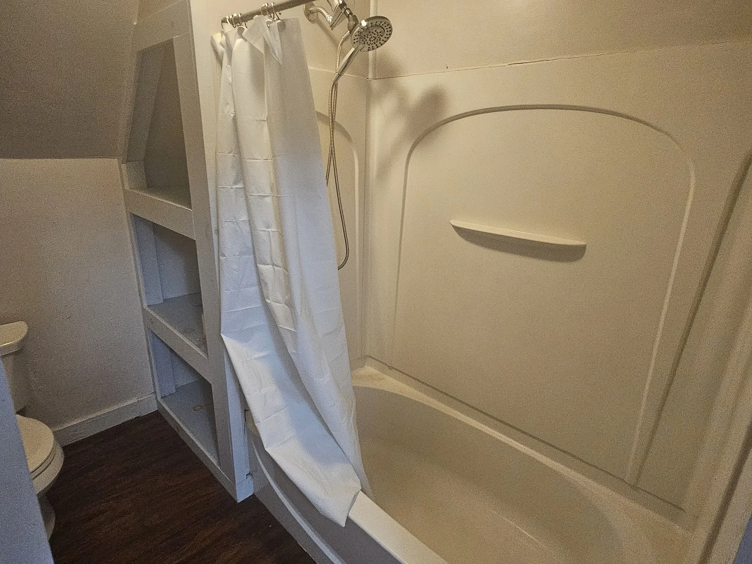 2 bed, $1,800 — Photo 3