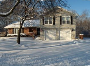 2S034 Sheffield Rd, Glen Ellyn, IL 60137