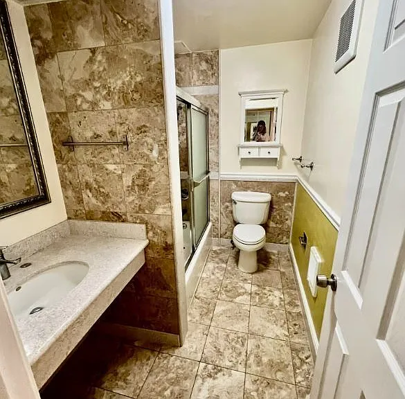 Bel Aire Apartments — Photo 68