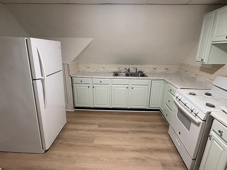 21-25 Ferry St #3 — Photo 12