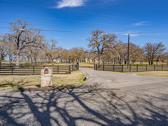 2nd image of 3250 Neri Rd