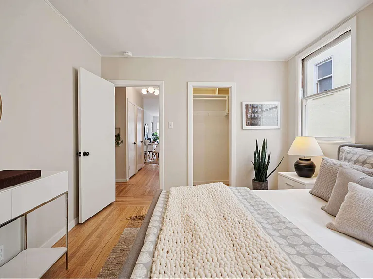 1250 Clay St — Photo 17