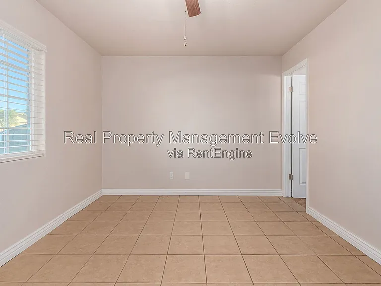 5438 S 46th Pl — Photo 31