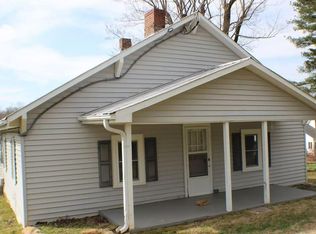 912 Long Hill Rd, Pilot Mountain, NC 27041