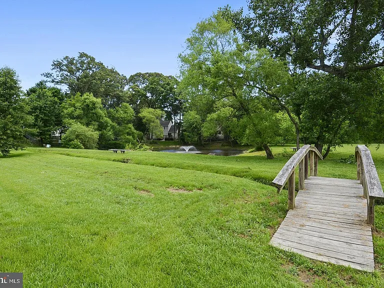 510 Retford Dr — Photo 40