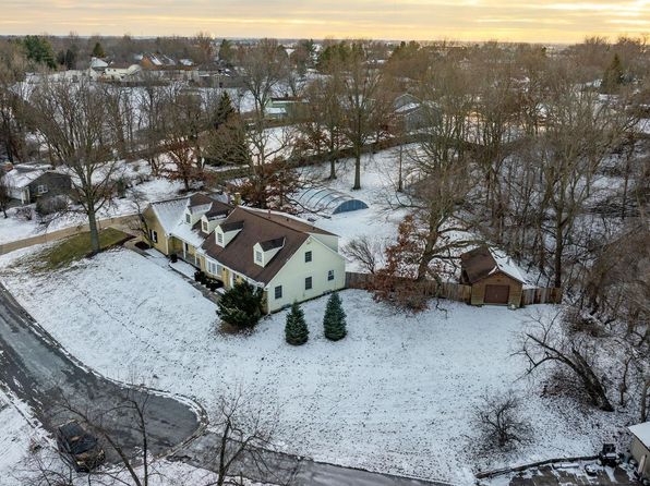 3 Brown Ct, Bettendorf, IA 52722