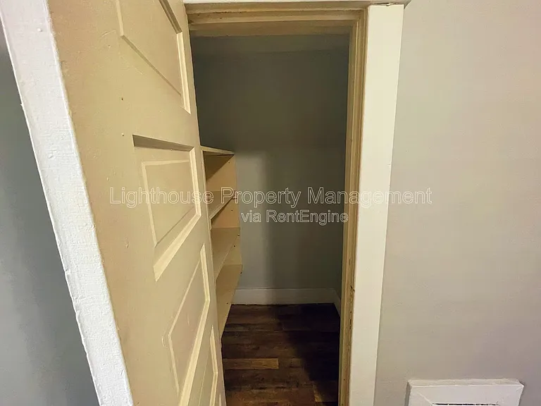 618 Superior St #2 — Photo 9