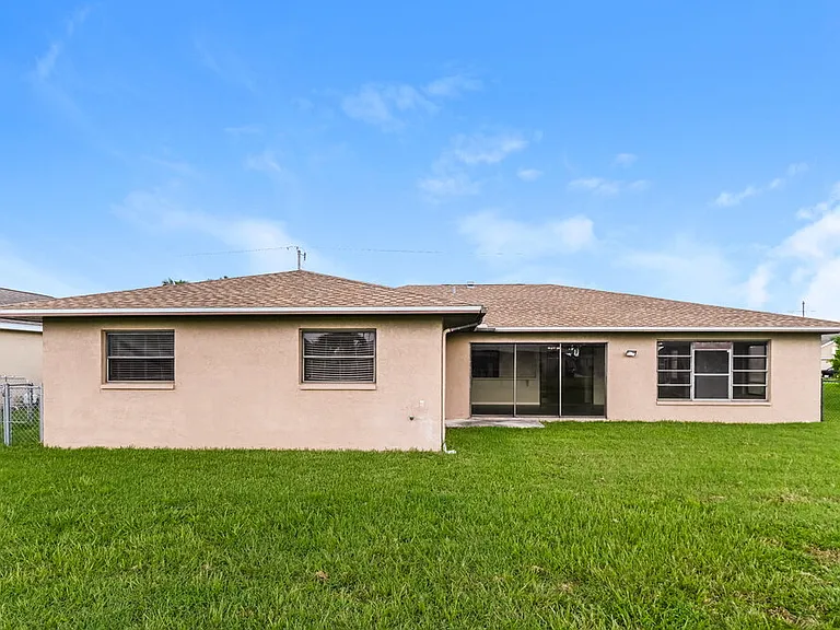 2529 SW 15th Pl — Photo 16