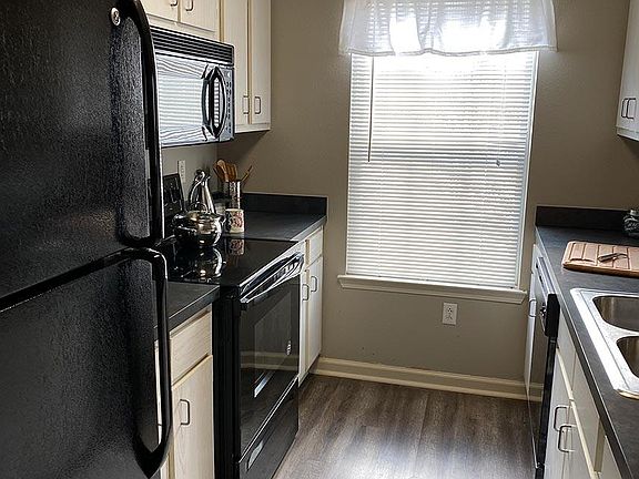 2nd image of 732 Community Dr #732