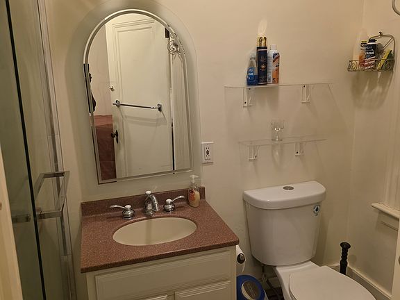 4th image of 823 Charles St #A