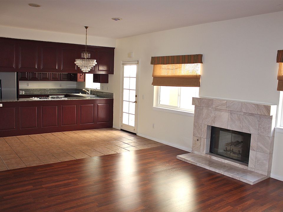 2nd image of 1649 6th St