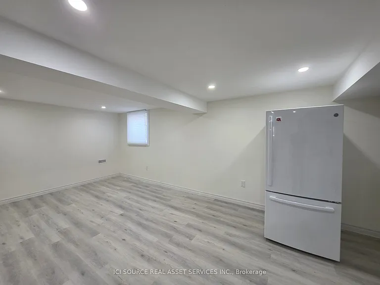 1324 Odessa Cres #BASEMENT — Photo 3
