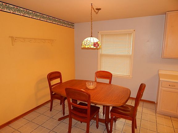 3rd image of 118 W Melody Ln