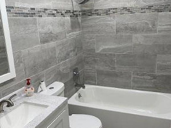3rd image of 200 Bay St #22