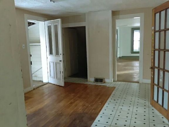 4th image of 77 Jefferson St